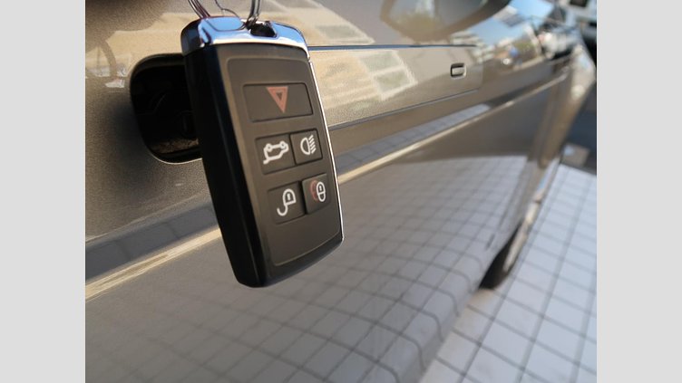 2019 認定中古車 Land Rover Range Rover Evoque Silicon Silver ガソリン
 SE