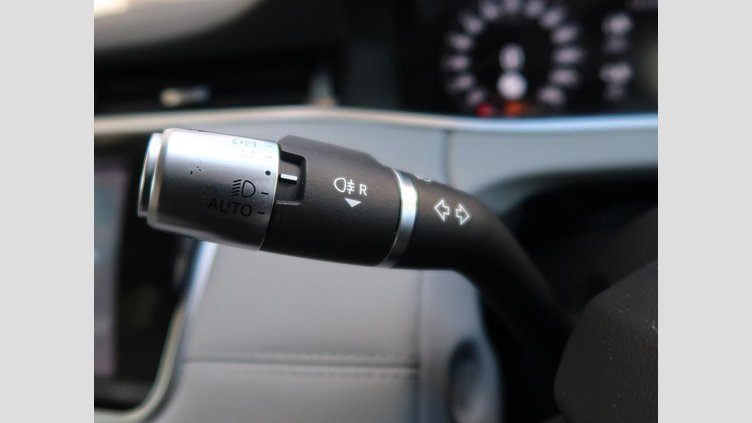 2019 認定中古車 Land Rover Range Rover Evoque Silicon Silver ガソリン
 SE