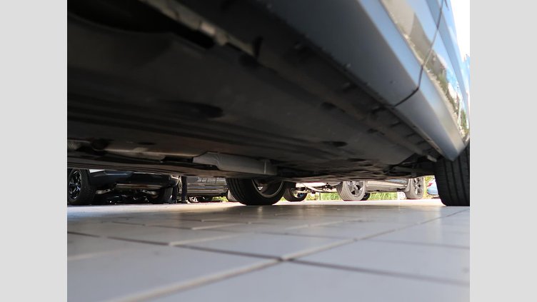 2019 認定中古車 Land Rover Range Rover Evoque Silicon Silver ガソリン
 SE