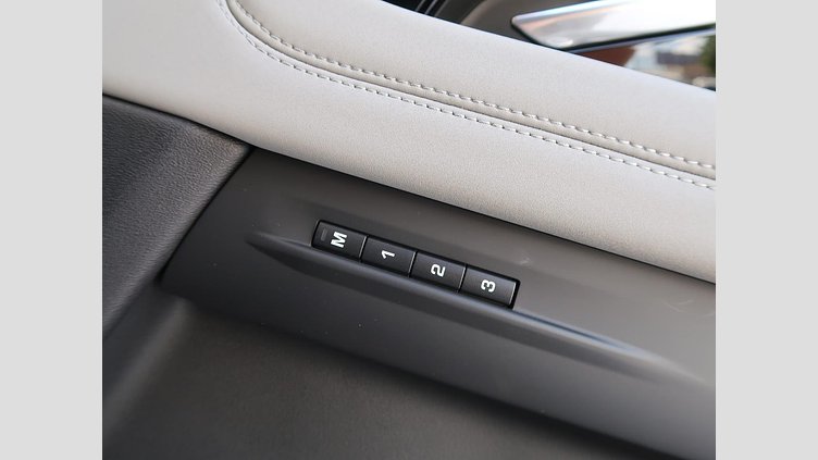 2019 認定中古車 Land Rover Range Rover Evoque Silicon Silver ガソリン
 SE