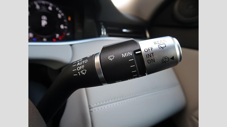 2019 認定中古車 Land Rover Range Rover Evoque Silicon Silver ガソリン
 SE