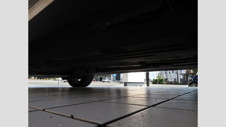 2019 認定中古車 Land Rover Range Rover Evoque Silicon Silver ガソリン
 SE