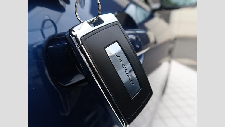 2022 認定中古車 Jaguar XF Bluefire Blue ガソリン Ｒ－ダイナミック ＨＳＥ Ｐ２５０