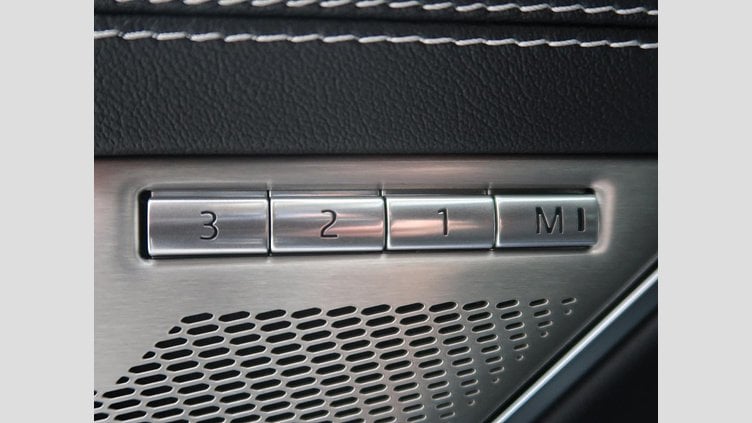 2022 認定中古車 Jaguar XF Bluefire Blue ガソリン Ｒ－ダイナミック ＨＳＥ Ｐ２５０