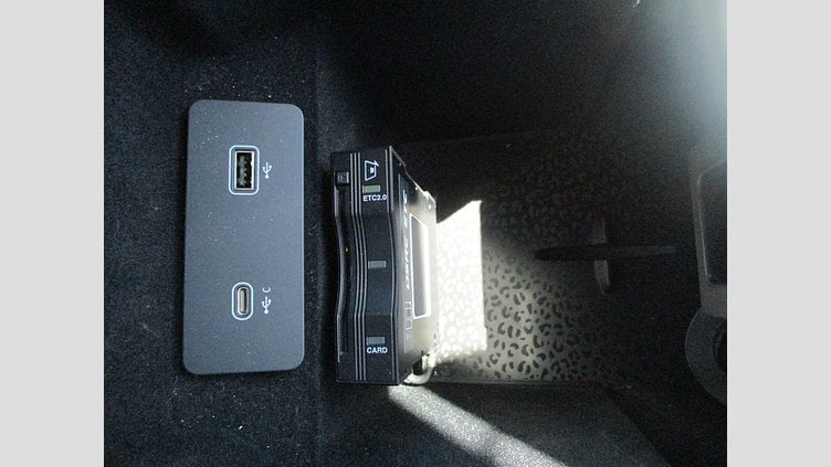 2023 認定中古車 Jaguar E-Pace Carpathian Grey 2.0ガソリン R-Dynamic SE