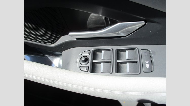 2023 認定中古車 Jaguar E-Pace Carpathian Grey 2.0ガソリン R-Dynamic SE