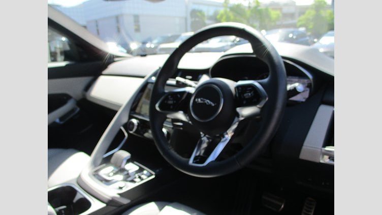 2023 認定中古車 Jaguar E-Pace Carpathian Grey 2.0ガソリン R-Dynamic SE