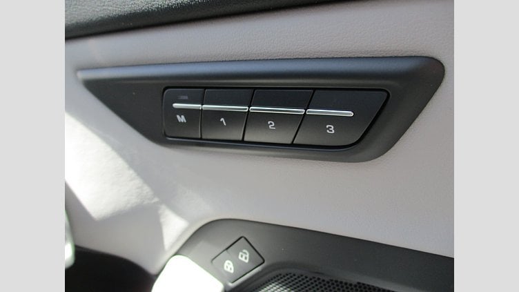 2023 認定中古車 Jaguar E-Pace Carpathian Grey 2.0ガソリン R-Dynamic SE