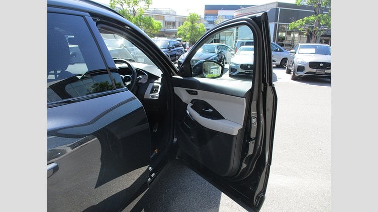 2023 認定中古車 Jaguar E-Pace Carpathian Grey 2.0ガソリン R-Dynamic SE