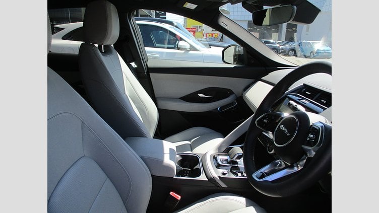 2023 認定中古車 Jaguar E-Pace Carpathian Grey 2.0ガソリン R-Dynamic SE