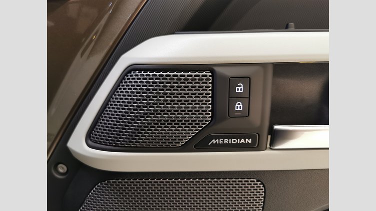 2023 認定中古車 Land Rover Defender 110 Gondwana Stone 3.0L　ディーゼルターボ XダイナミックSE　D300