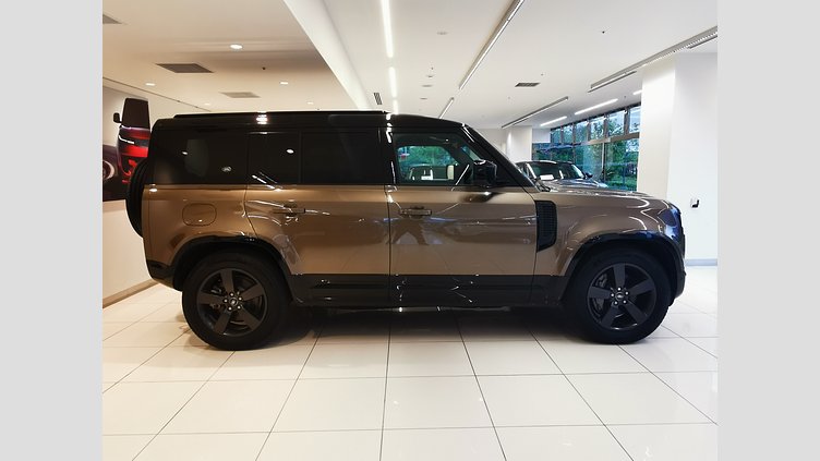 2023 認定中古車 Land Rover Defender 110 Gondwana Stone 3.0L　ディーゼルターボ XダイナミックSE　D300