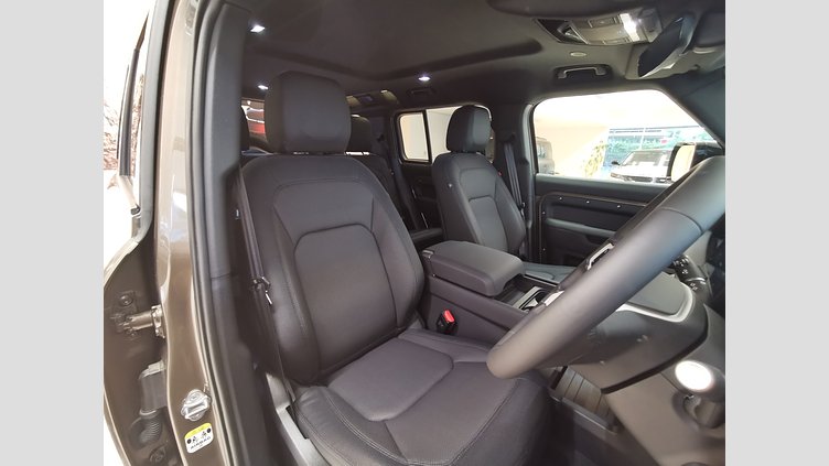 2023 認定中古車 Land Rover Defender 110 Gondwana Stone 3.0L　ディーゼルターボ XダイナミックSE　D300