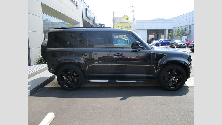 2021 認定中古車 Land Rover Defender 110 Santorini Black D300 X-Dynamic SE