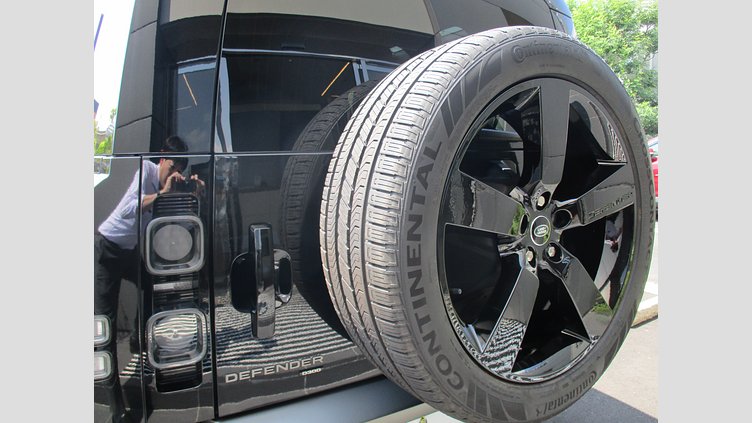 2021 認定中古車 Land Rover Defender 110 Santorini Black D300 X-Dynamic SE