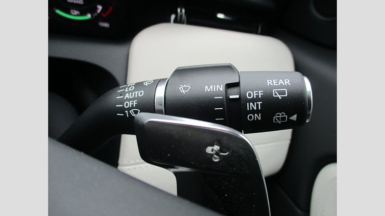 2024 認定中古車 Land Rover Discovery Sport Fuji White PHEV Dynamic HSE