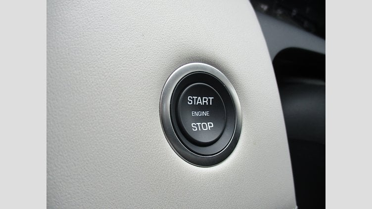 2024 認定中古車 Land Rover Discovery Sport Fuji White PHEV Dynamic HSE