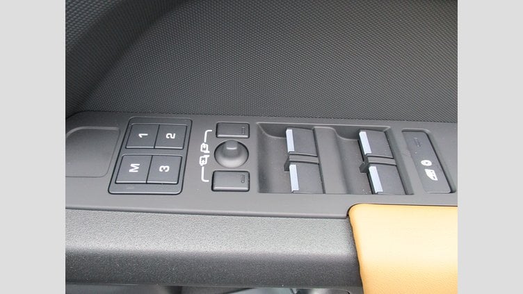 2024 認定中古車 Land Rover Defender 110 Carpathian Grey 5.0P X V8