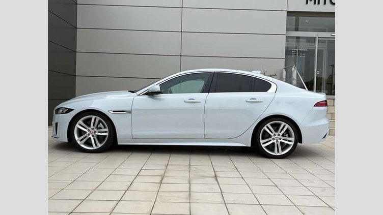 2021 認定中古車 Jaguar XE Yulong White 2.0L P250  RダイナミックSE