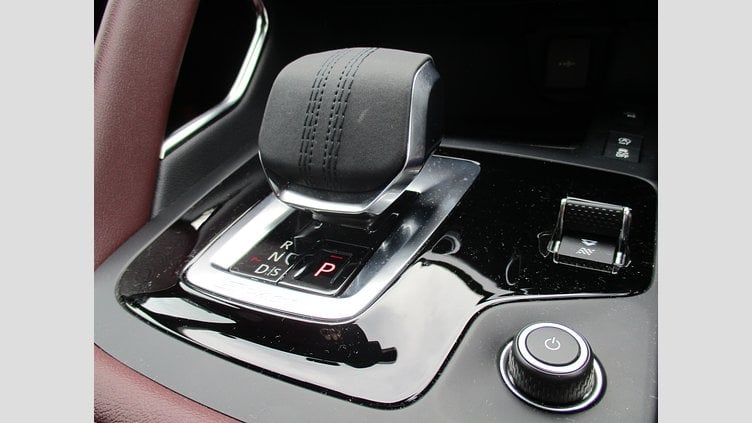 2024 認定中古車 Jaguar E-Pace Fuji White D204 R-Dynamic SE