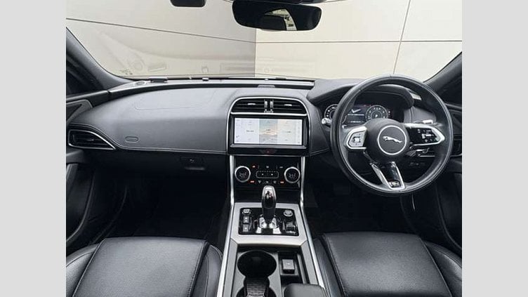 2021 認定中古車 Jaguar XE Yulong White 2.0L P250  RダイナミックSE