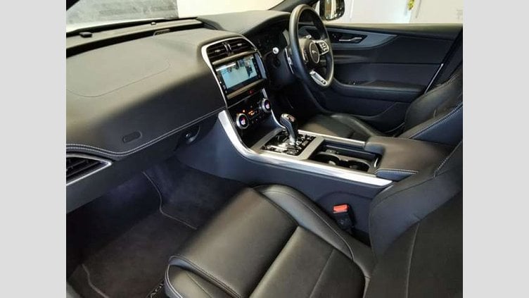 2021 認定中古車 Jaguar XE Yulong White 2.0L P250  RダイナミックSE