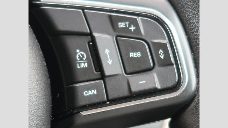 2018 認定中古車 Jaguar E-Pace Yulong White ガソリン Ｓ ２５０ＰＳ