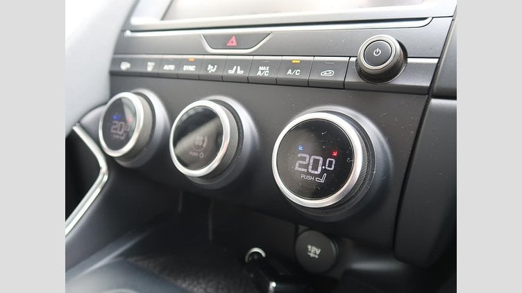 2018 認定中古車 Jaguar E-Pace Yulong White ガソリン Ｓ ２５０ＰＳ