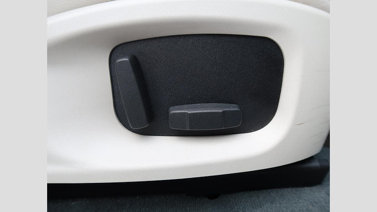 2018 認定中古車 Jaguar E-Pace Yulong White ガソリン Ｓ ２５０ＰＳ