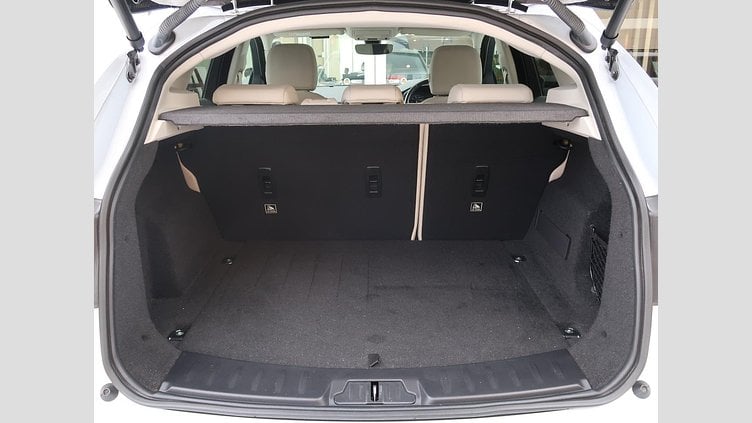 2018 認定中古車 Jaguar E-Pace Yulong White ガソリン Ｓ ２５０ＰＳ