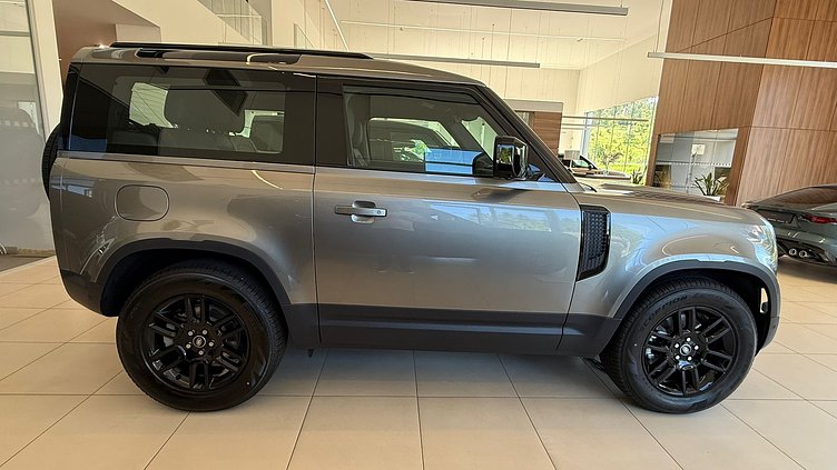 2025 Novo vozilo Land Rover Defender 90 Silicon Silver AWD 3DR S 3.0D 200KS