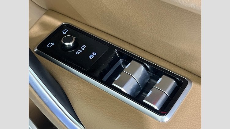 2021 認定中古車 Jaguar F-Pace Bluefire 4WD S  D200