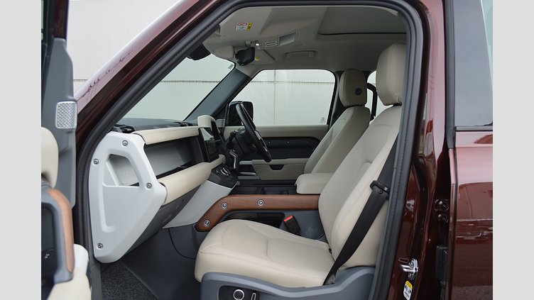 2024 認定中古車 Land Rover Defender 130 Sedona Red D300 AWD（AT） D300 SE