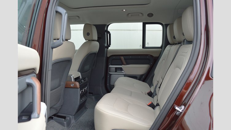 2024 認定中古車 Land Rover Defender 130 Sedona Red D300 AWD（AT） D300 SE