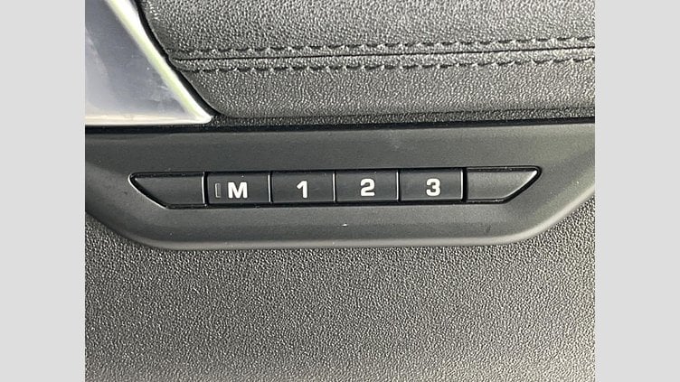 2020 認定中古車 Land Rover Discovery Sport Byron Blue ４WD S　180PS