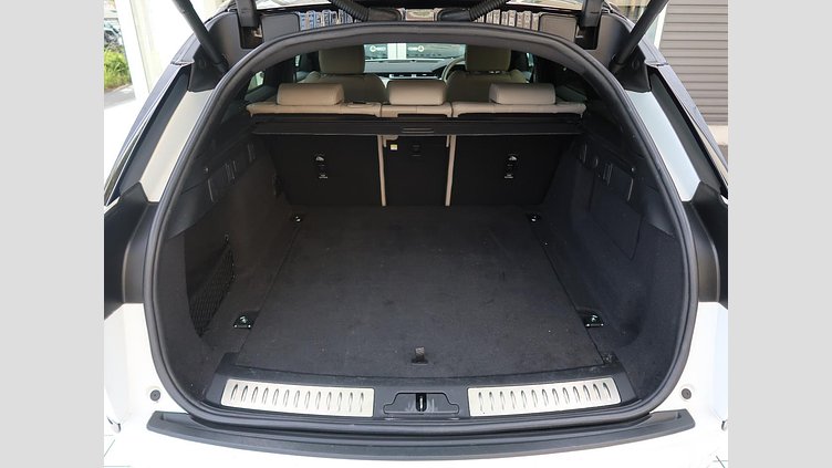 2023 認定中古車 Land Rover Range Rover Velar Fuji White ガソリン Ｒ ダイナミック ＳＥ Ｐ２５０ コイルサスペンション装着