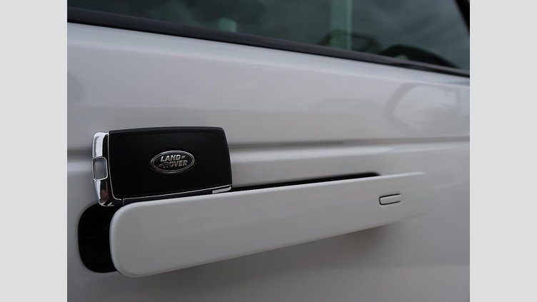 2023 認定中古車 Land Rover Range Rover Velar Fuji White ガソリン Ｒ ダイナミック ＳＥ Ｐ２５０ コイルサスペンション装着