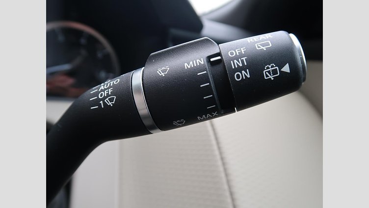 2023 認定中古車 Land Rover Range Rover Velar Fuji White ガソリン Ｒ ダイナミック ＳＥ Ｐ２５０ コイルサスペンション装着