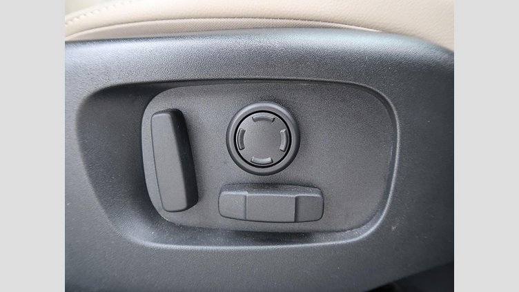 2023 認定中古車 Land Rover Range Rover Velar Fuji White ガソリン Ｒ ダイナミック ＳＥ Ｐ２５０ コイルサスペンション装着