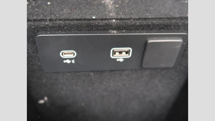 2023 認定中古車 Land Rover Range Rover Velar Fuji White ガソリン Ｒ ダイナミック ＳＥ Ｐ２５０ コイルサスペンション装着