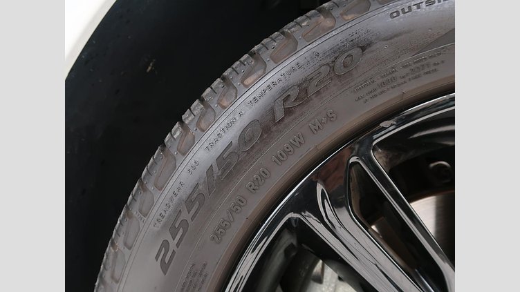 2023 認定中古車 Land Rover Range Rover Velar Fuji White ガソリン Ｒ ダイナミック ＳＥ Ｐ２５０ コイルサスペンション装着