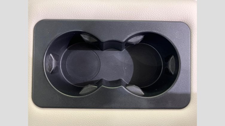 2019 認定中古車 Jaguar XE Indus Silver 204DT　４WD プレステージ