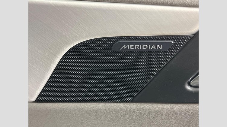 2019 認定中古車 Jaguar XE Indus Silver 204DT　４WD プレステージ