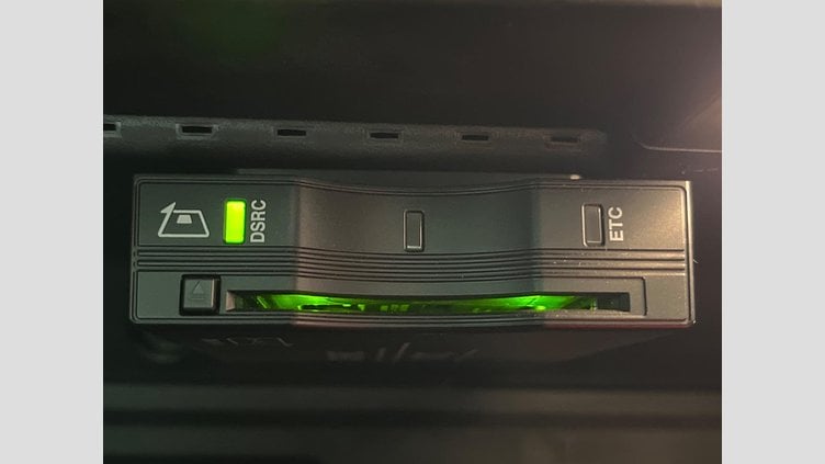 2019 認定中古車 Jaguar XE Indus Silver 204DT　４WD プレステージ