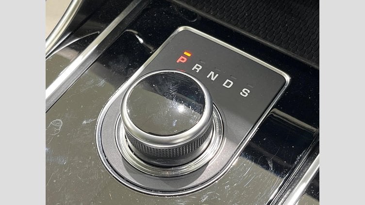 2019 認定中古車 Jaguar XE Indus Silver 204DT　４WD プレステージ