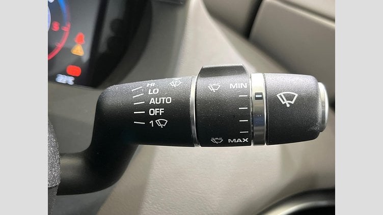 2019 認定中古車 Jaguar XE Indus Silver 204DT　４WD プレステージ