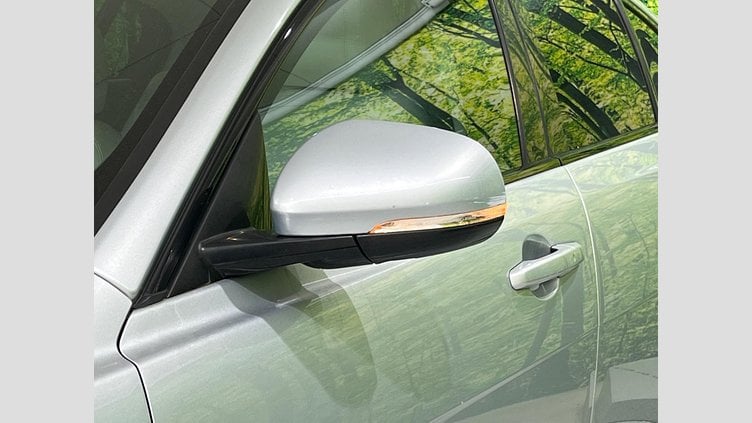 2019 認定中古車 Jaguar XE Indus Silver 204DT　４WD プレステージ