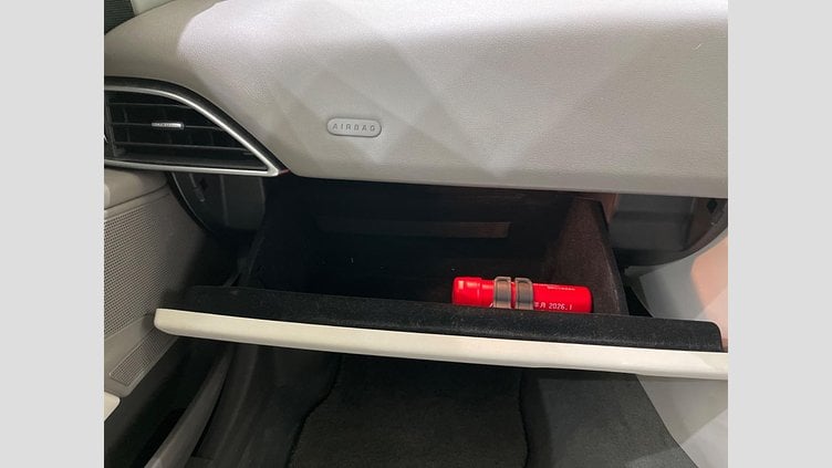 2019 認定中古車 Jaguar XE Indus Silver 204DT　４WD プレステージ