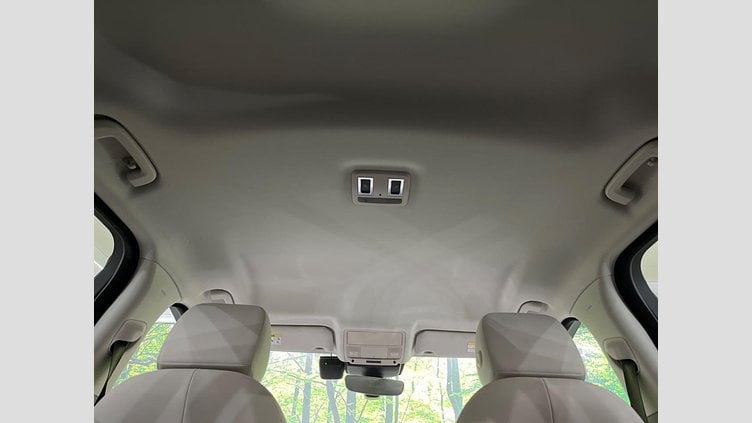 2019 認定中古車 Jaguar XE Indus Silver 204DT　４WD プレステージ