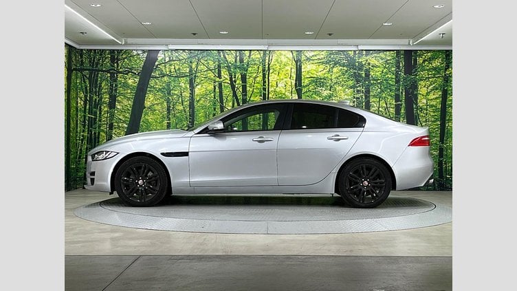 2019 認定中古車 Jaguar XE Indus Silver 204DT　４WD プレステージ